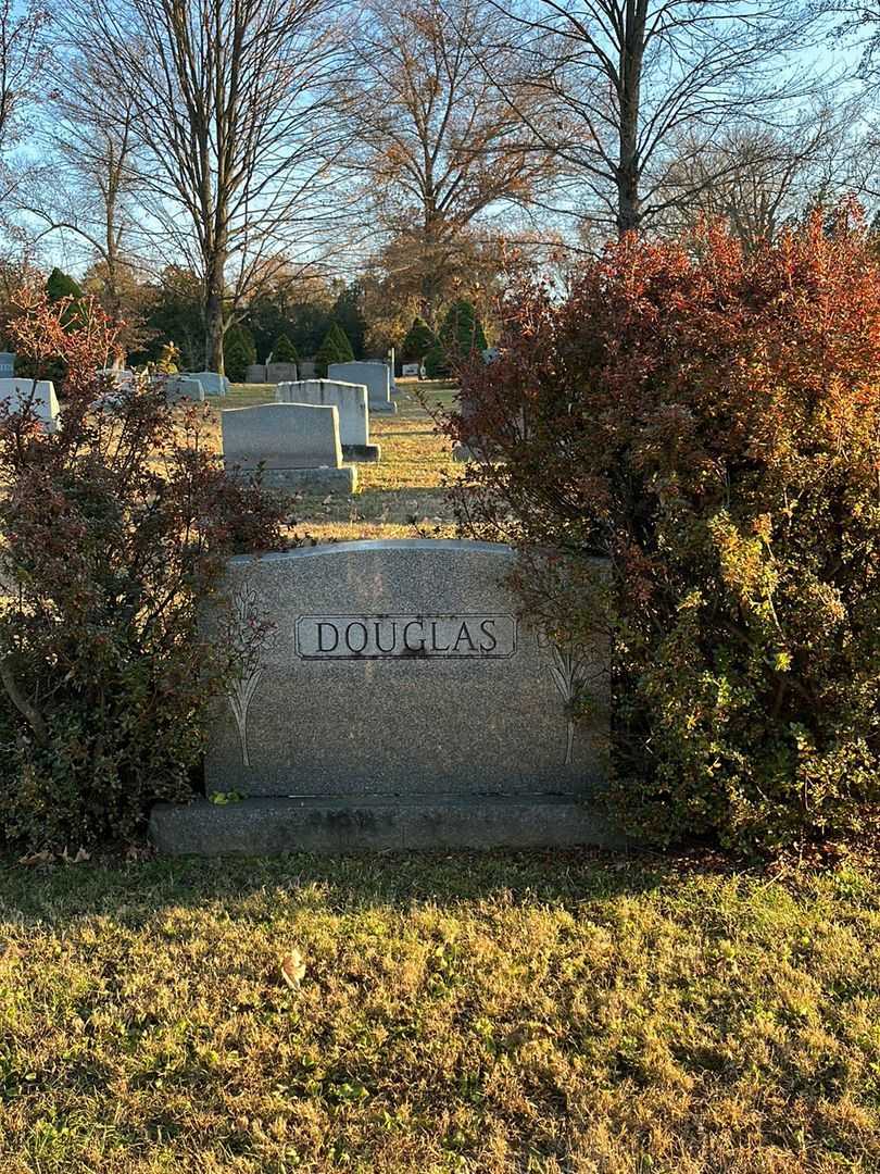 Rennie Parham Douglas's grave. Photo 1