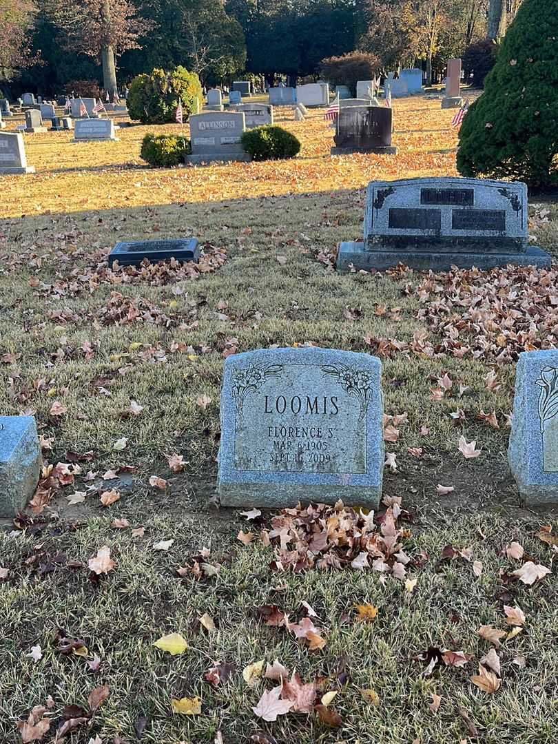 Florence S. Loomis's grave. Photo 2