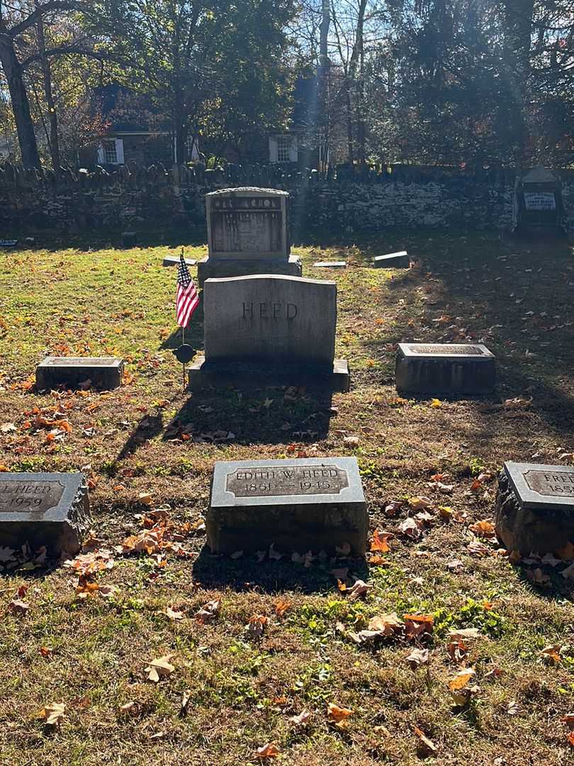 Edith W. Heed's grave. Photo 2