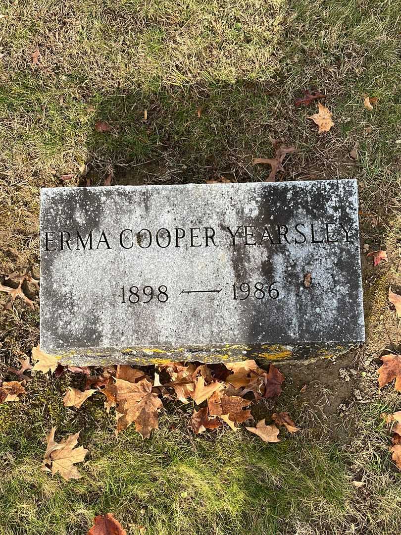 Erma Cooper Yearsley's grave. Photo 3