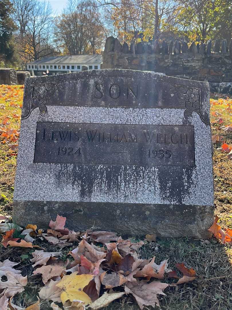 Thurley M. Kaut's grave. Photo 1