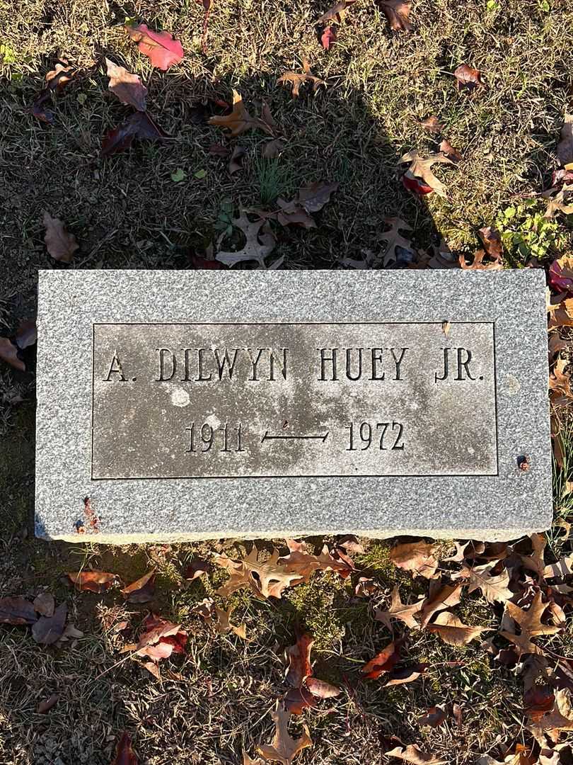 John Raeder Huey's grave. Photo 3