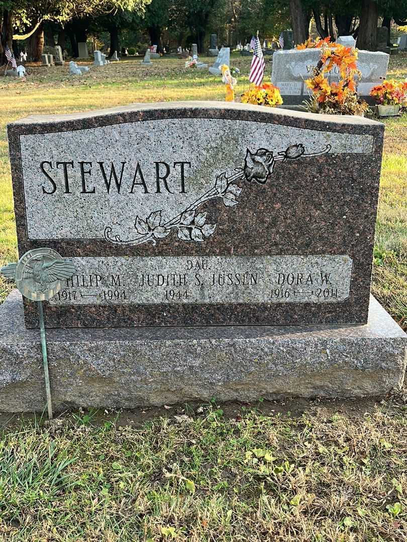 Dora W. Stewart's grave. Photo 3