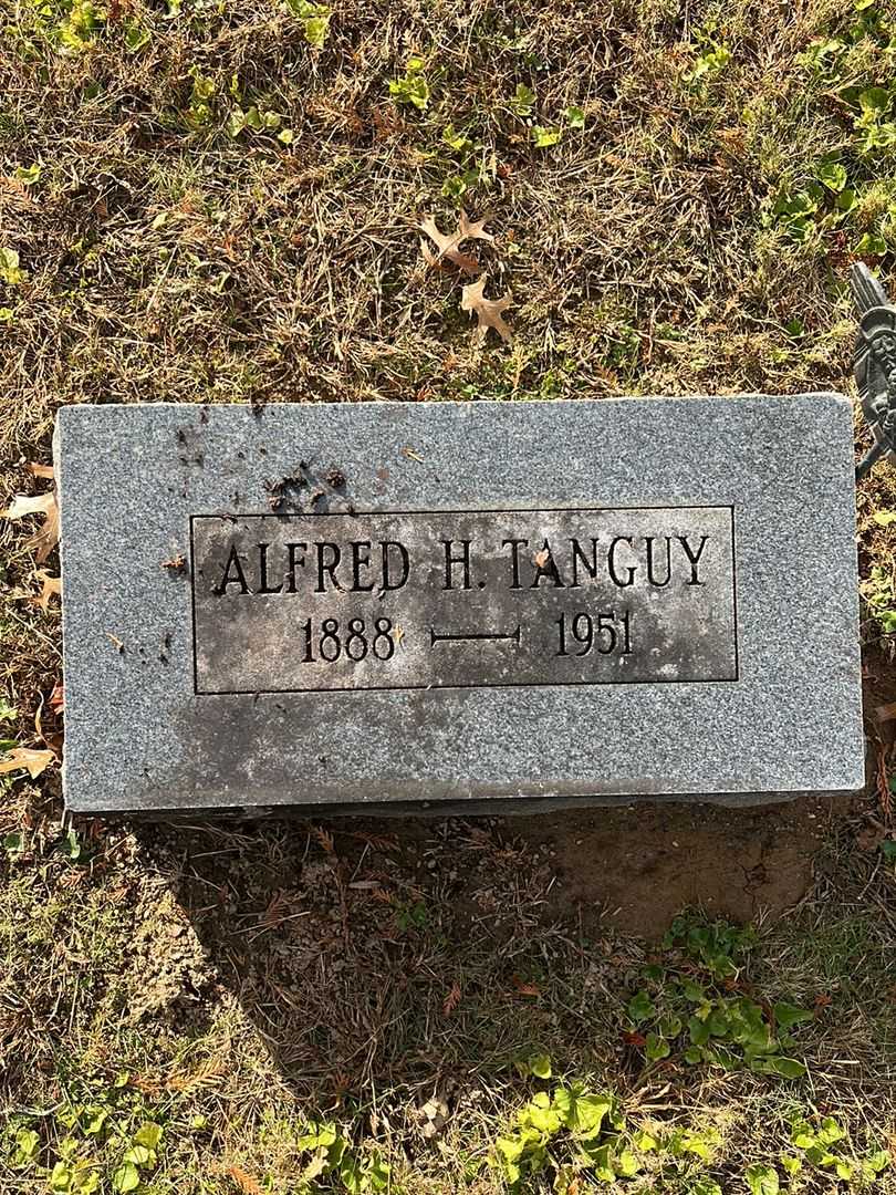 Alfred H. Tanguy's grave. Photo 3