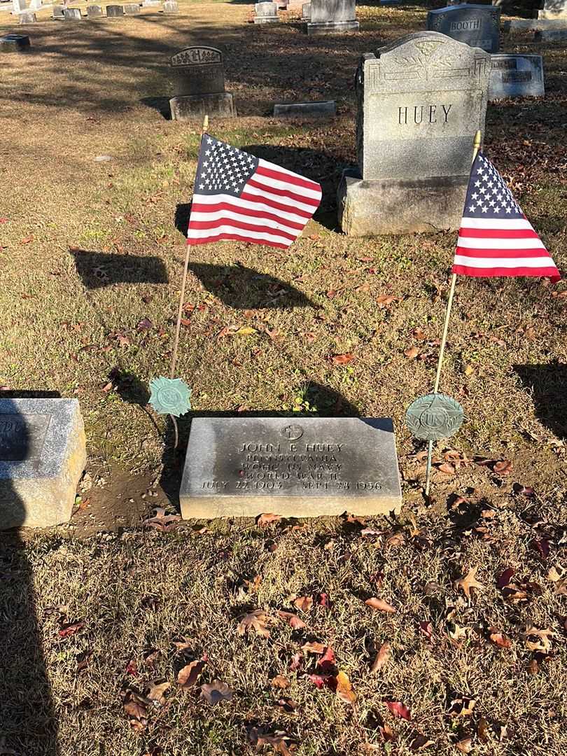 John Eduard Huey's grave. Photo 2