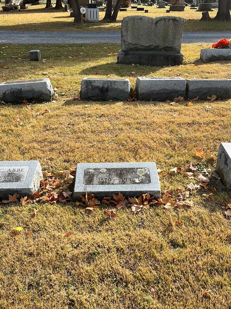 Bessie Taylor Abbe's grave. Photo 2
