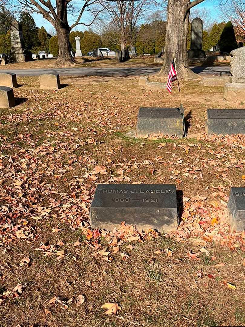 Thomas J. Langley's grave. Photo 2