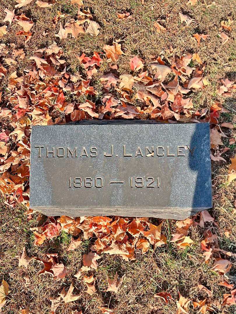 Thomas J. Langley's grave. Photo 3