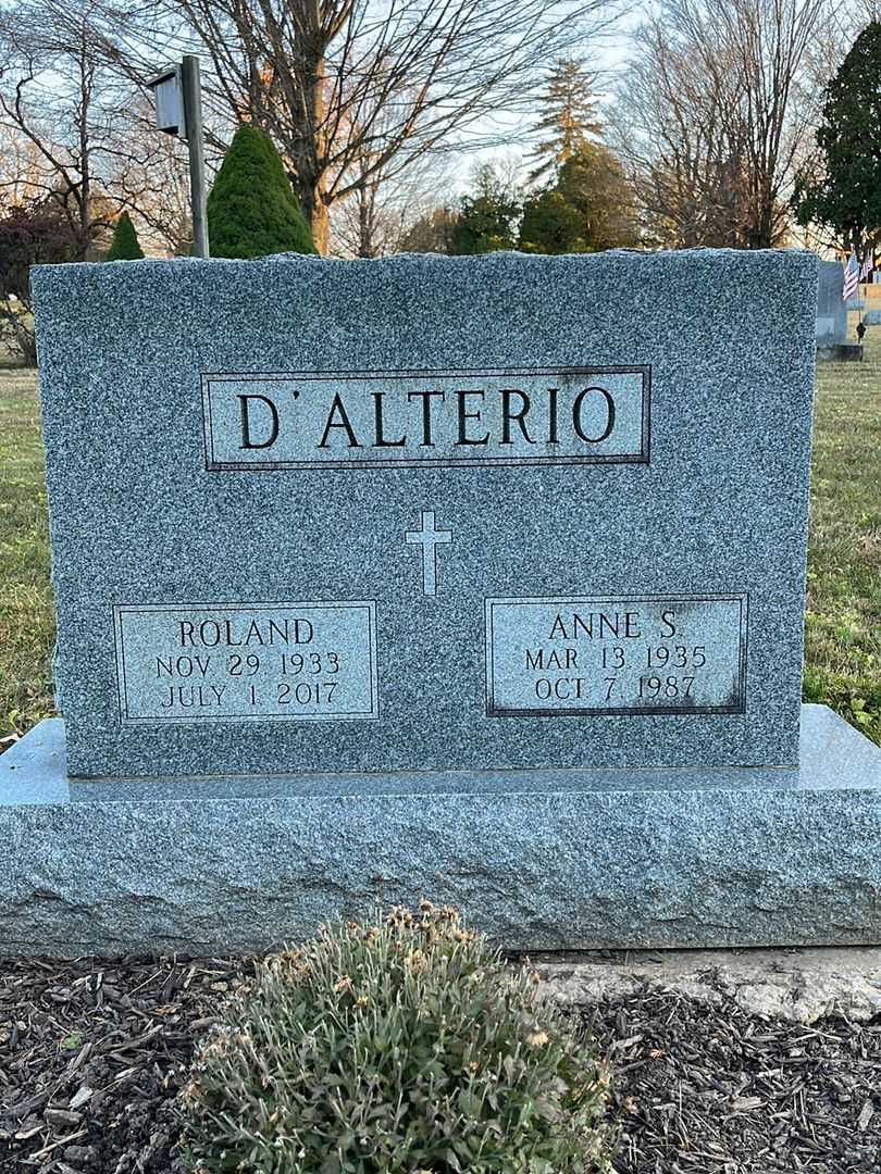 Anne S. D'Alterio's grave. Photo 1