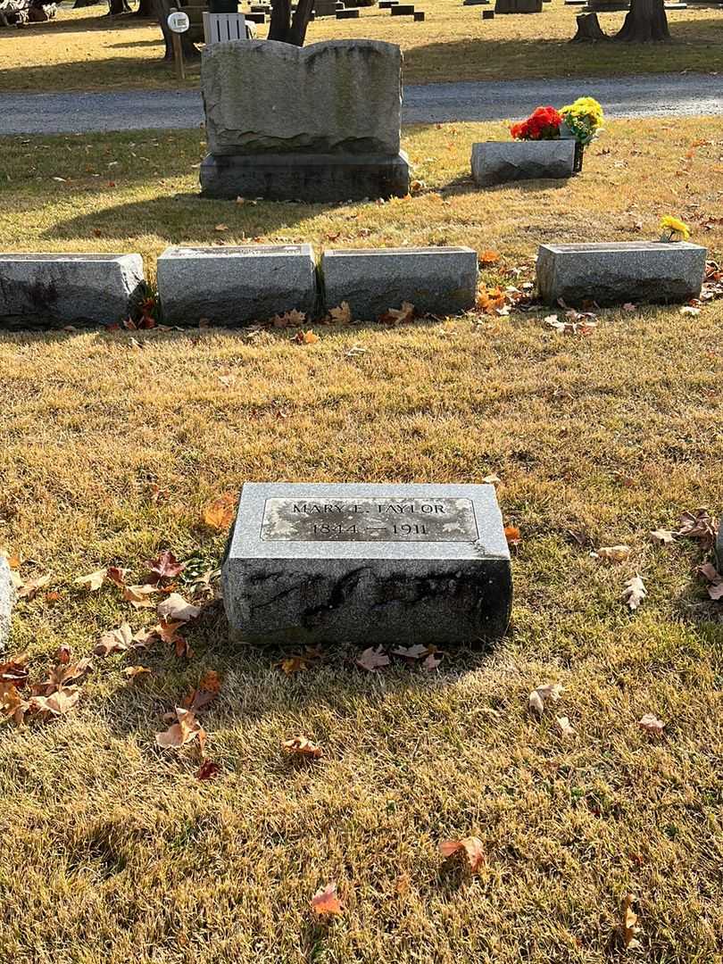 Mary E. Taylor's grave. Photo 2