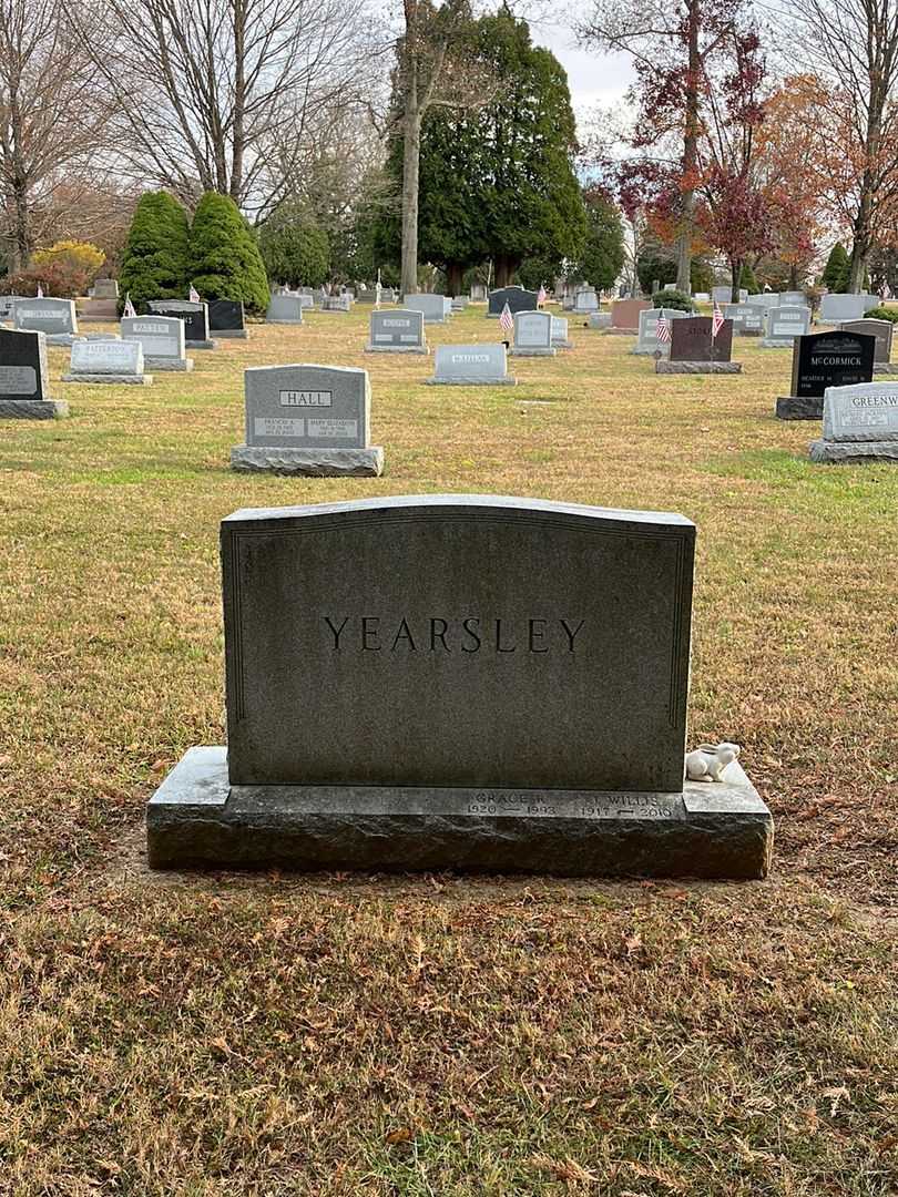 J. Willis Yearsley's grave. Photo 1