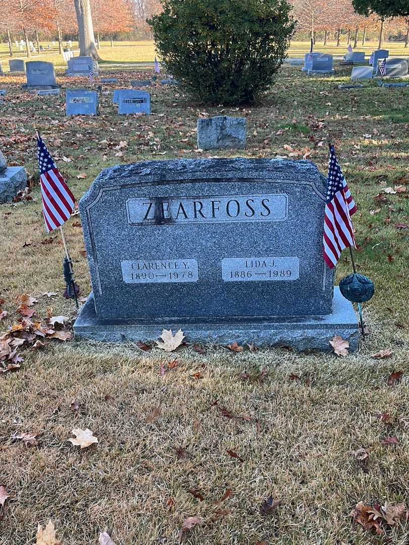 Clarence Y. Zearfoss's grave. Photo 2