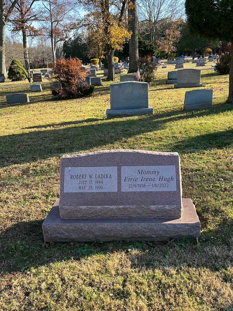 Robert W. Ladika's grave. Photo 2