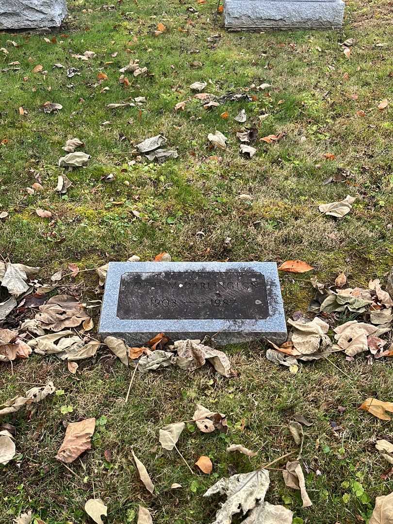 Edith M. Darlington Powell's grave. Photo 2