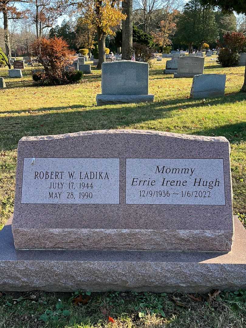 Robert W. Ladika's grave. Photo 1