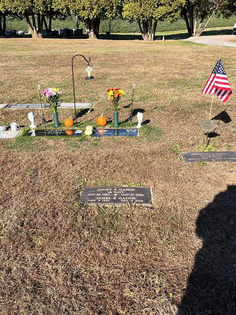 James E. Gasho's grave. Photo 2