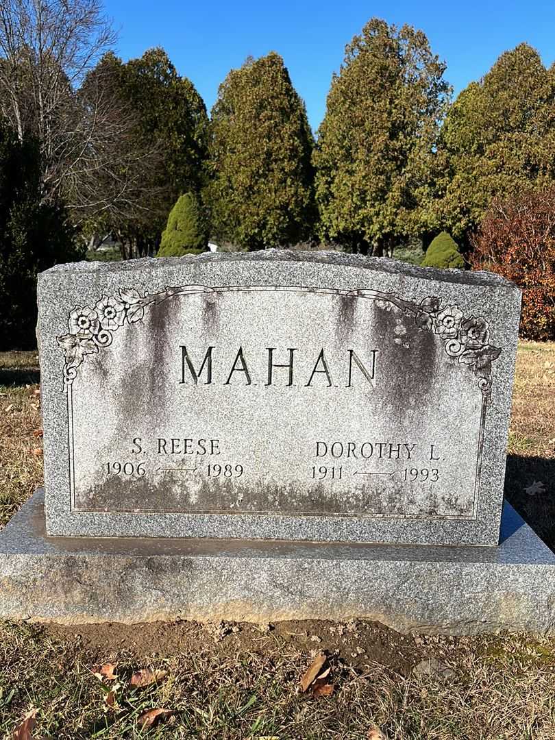 Dorothy Lamont Mahan's grave. Photo 1