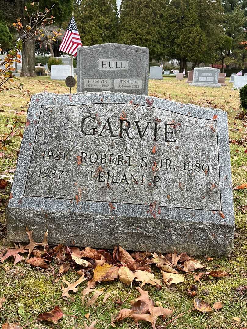 Robert S. Garvie Junior's grave. Photo 1