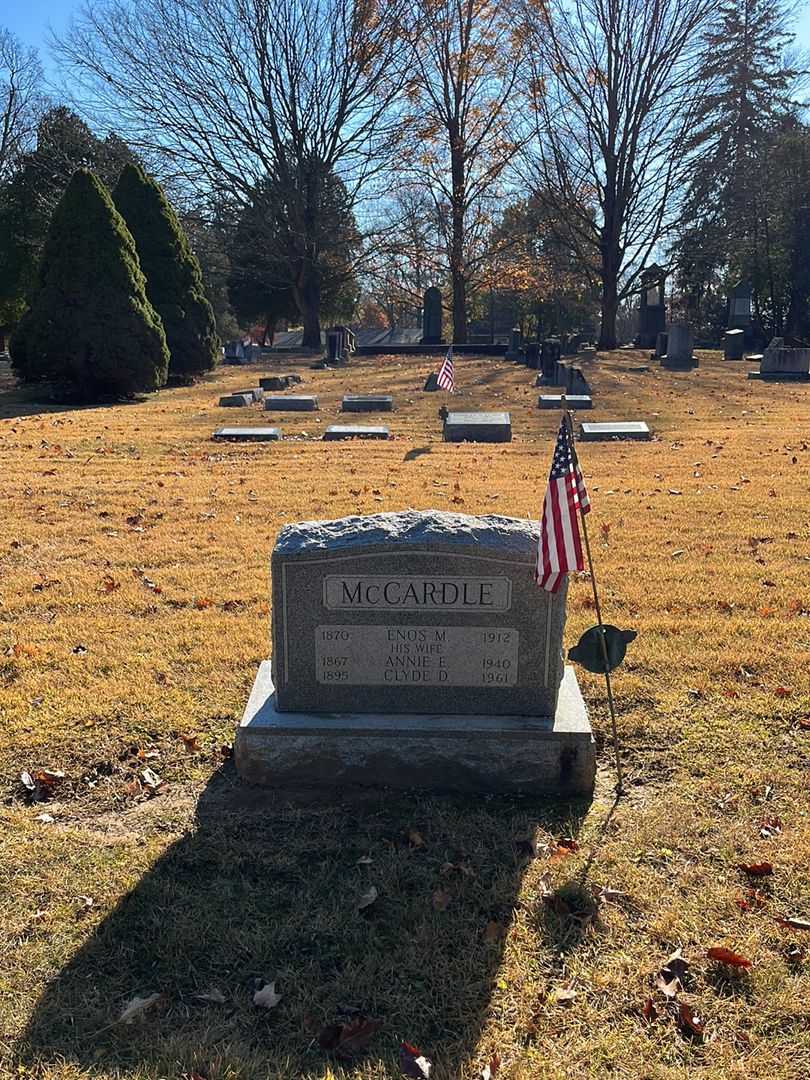 Enos M. McCardle's grave. Photo 2
