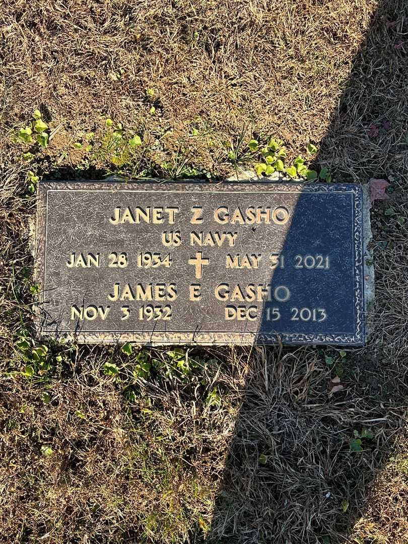 James E. Gasho's grave. Photo 1