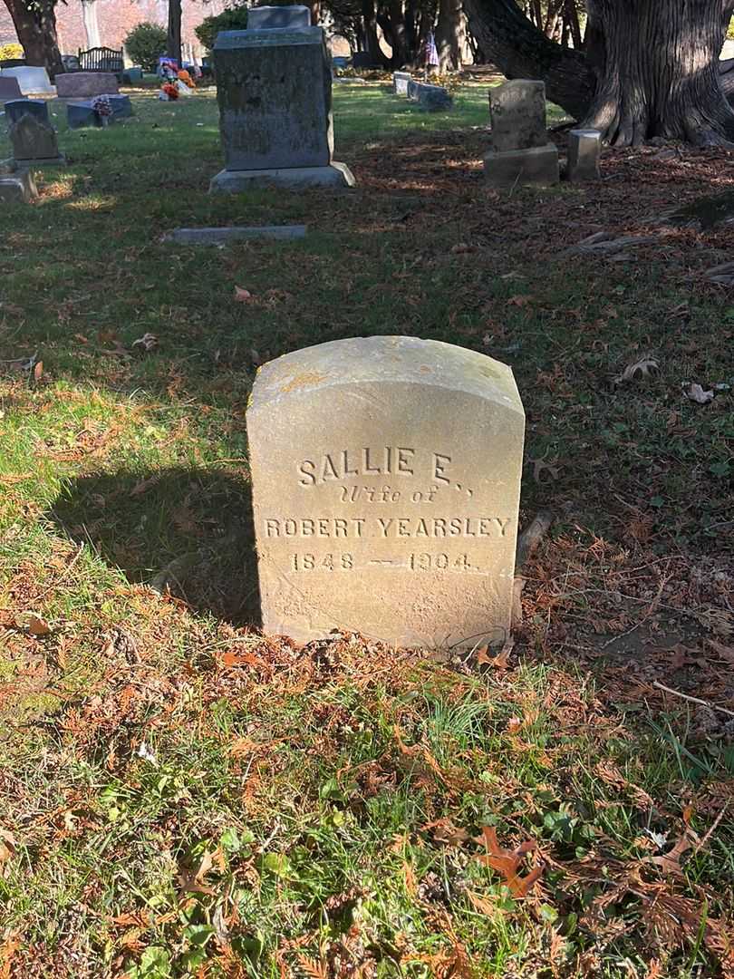 Sallie E. Yearsley's grave. Photo 2