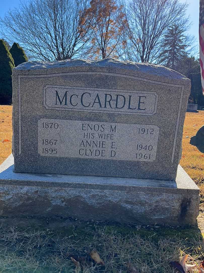 Doctor Ross C. MacCardle's grave. Photo 1