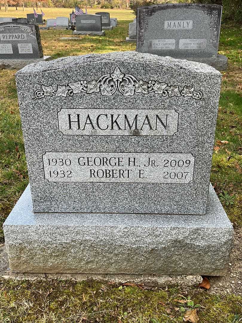 Robert E. Hackman's grave. Photo 3