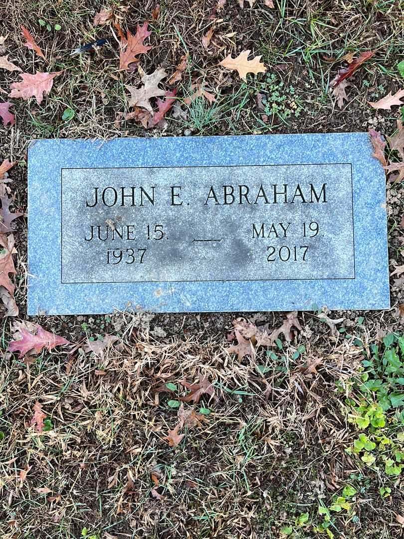 John E. Abraham's grave. Photo 3