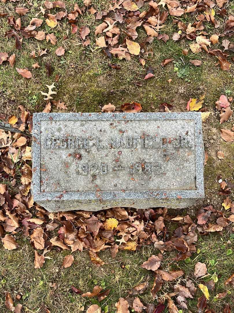 George L. Hadfield Junior's grave. Photo 3