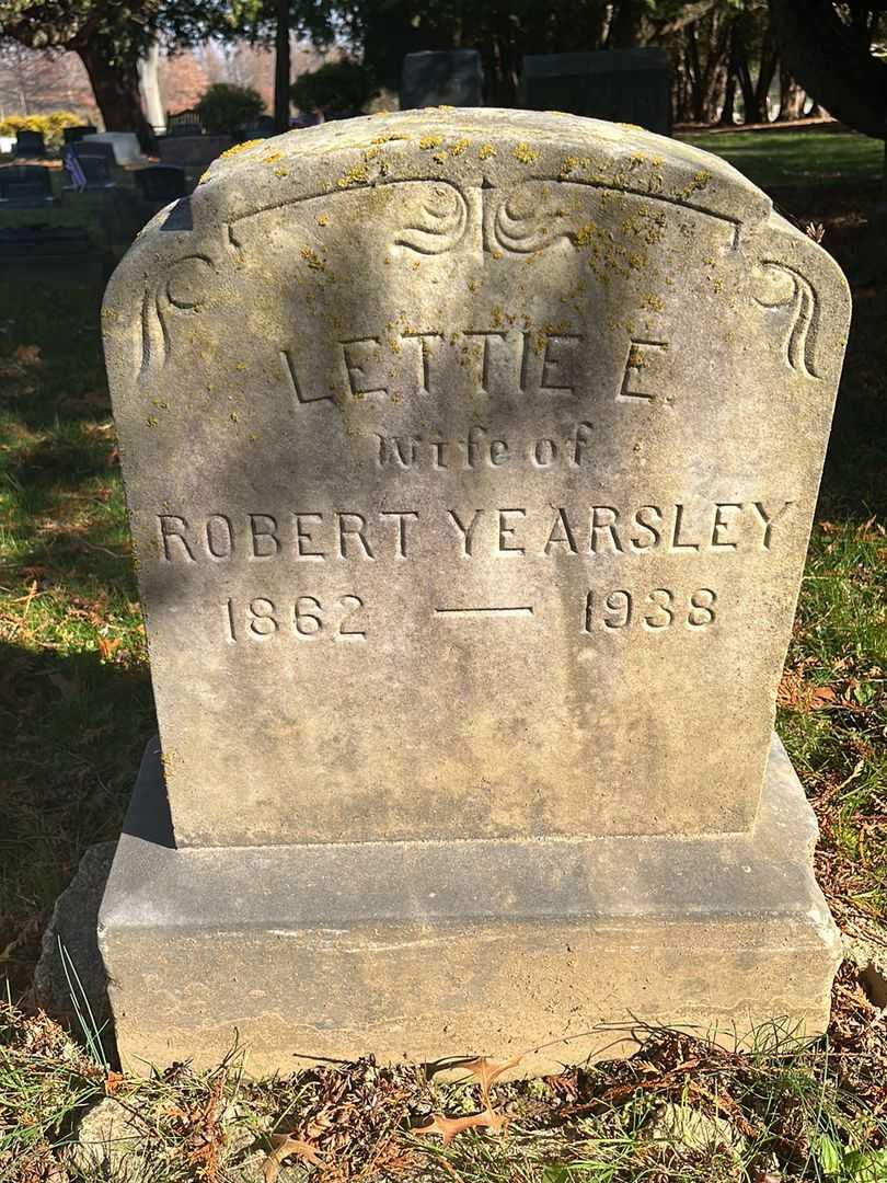 Lettie E. Yearsley's grave. Photo 3