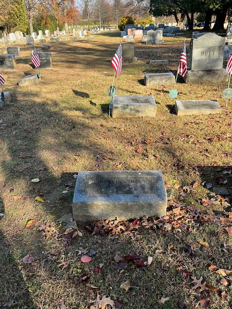 Richard R. Huey's grave. Photo 2