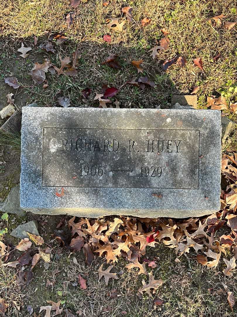 Richard R. Huey's grave. Photo 3