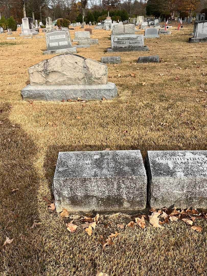 Edward H. Jacob Junior's grave. Photo 2