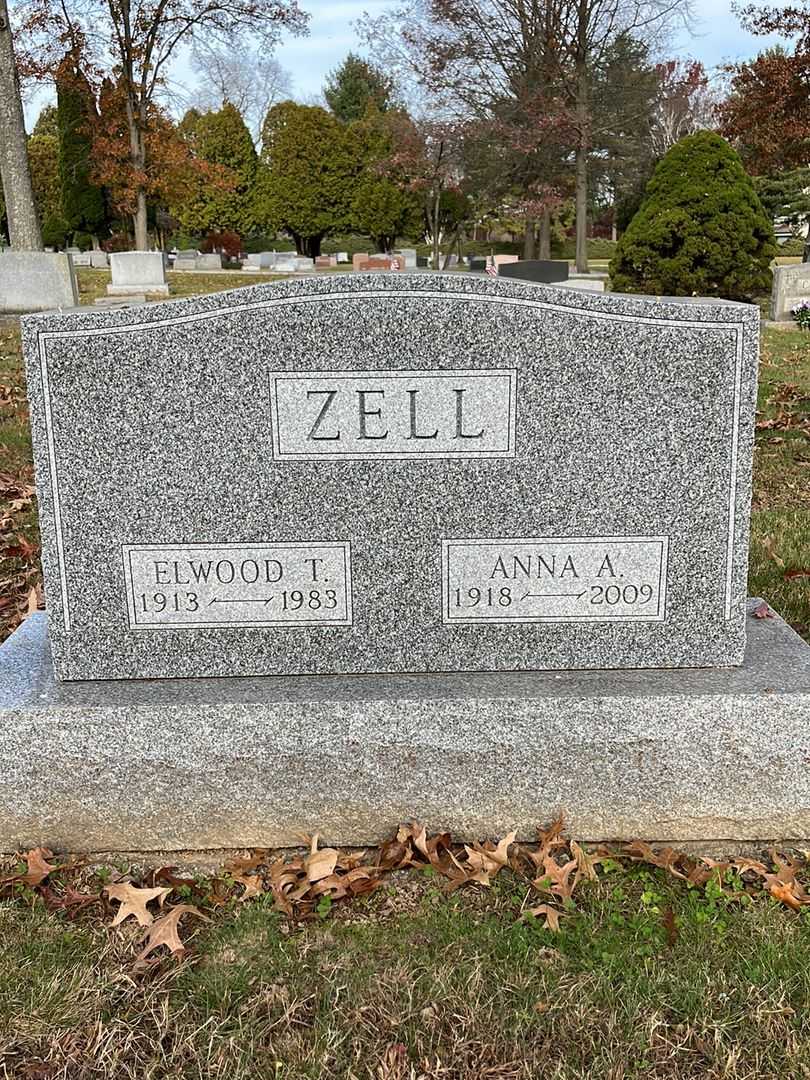 Elwood T. Zell's grave. Photo 3