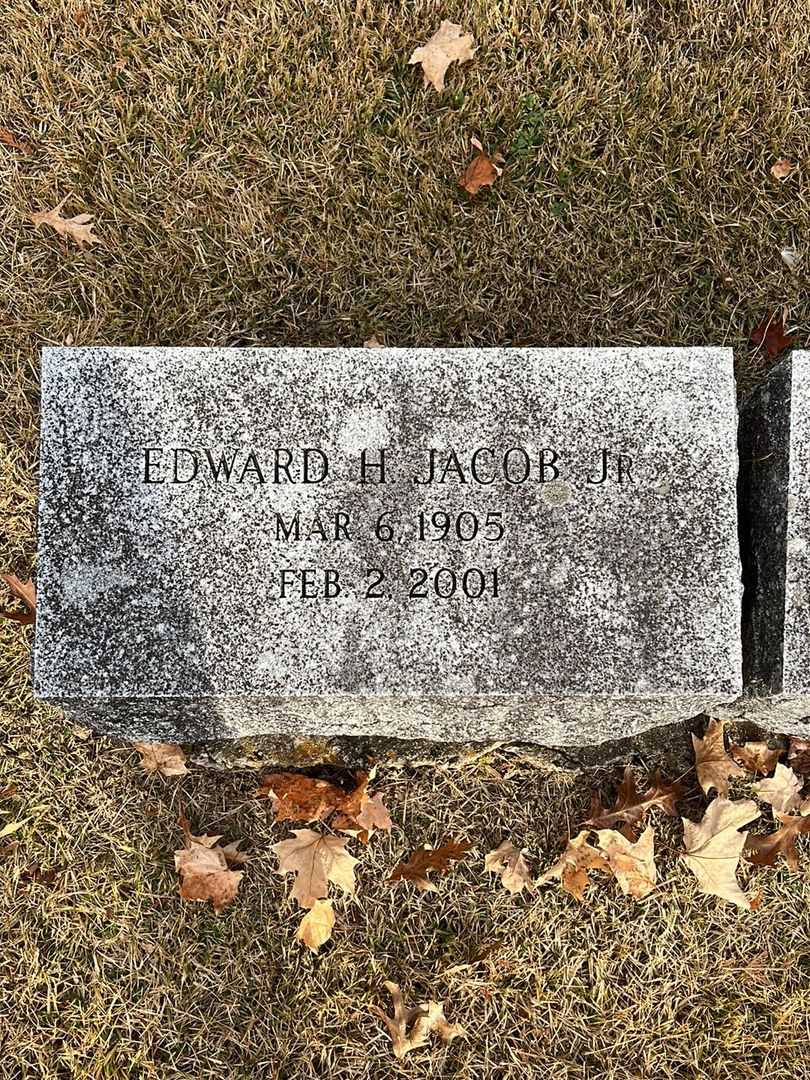 Edward H. Jacob Junior's grave. Photo 3