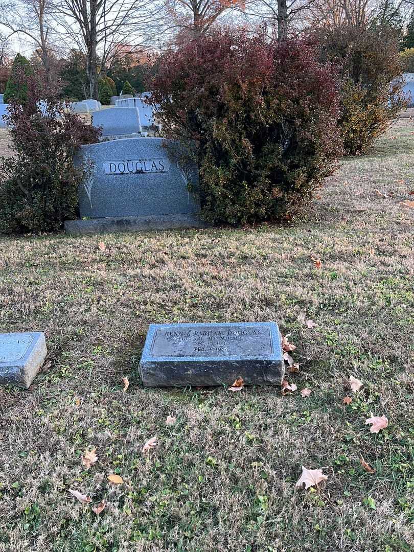 Rennie Parham Douglas's grave. Photo 2