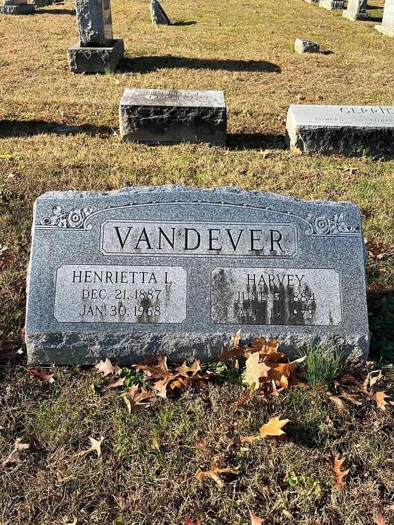 Henrietta L. Vandever's grave. Photo 3