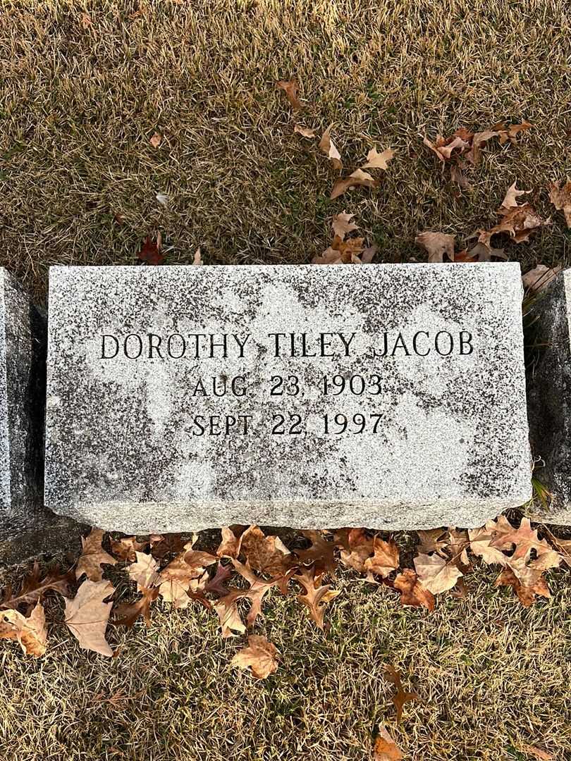 Dorothy Tiley Jacob's grave. Photo 3