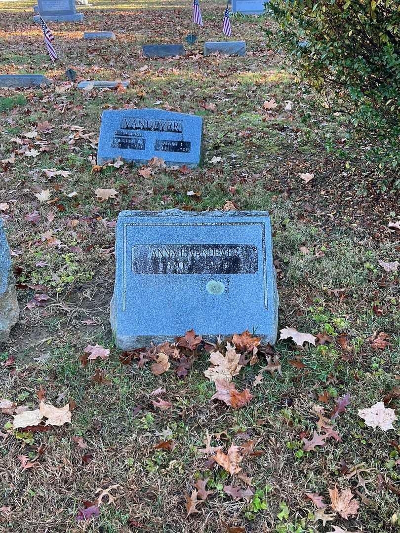 Anna E. Vandever's grave. Photo 2