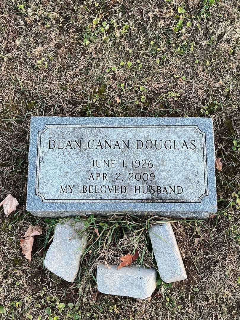 Dean Canan Douglas's grave. Photo 3