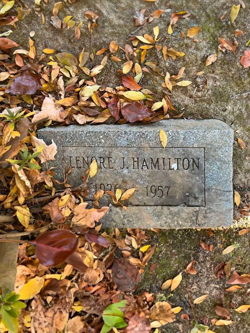 Lenore J. Hamilton's grave. Photo 3