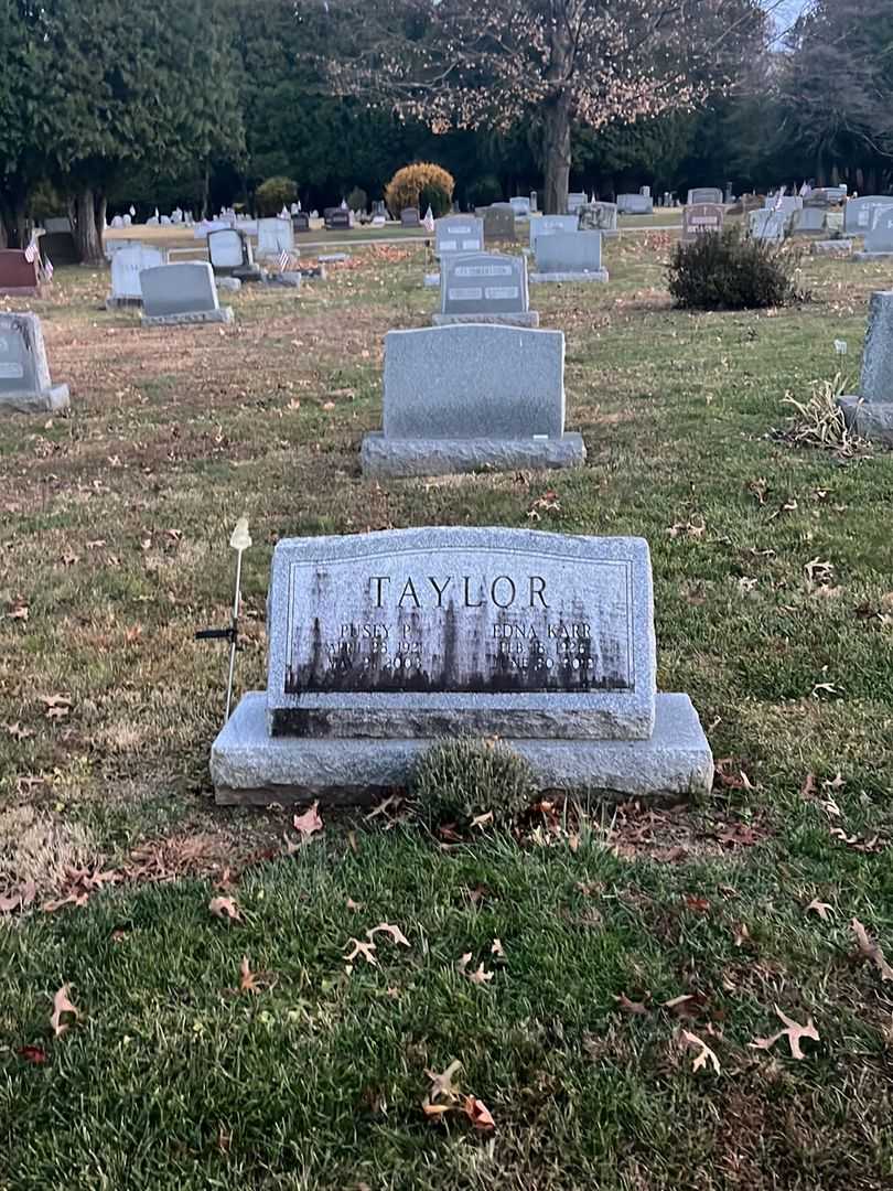 Edna Karr Taylor's grave. Photo 2