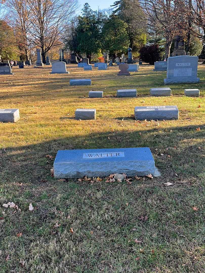 Lela Nora Sahler Walter's grave. Photo 1