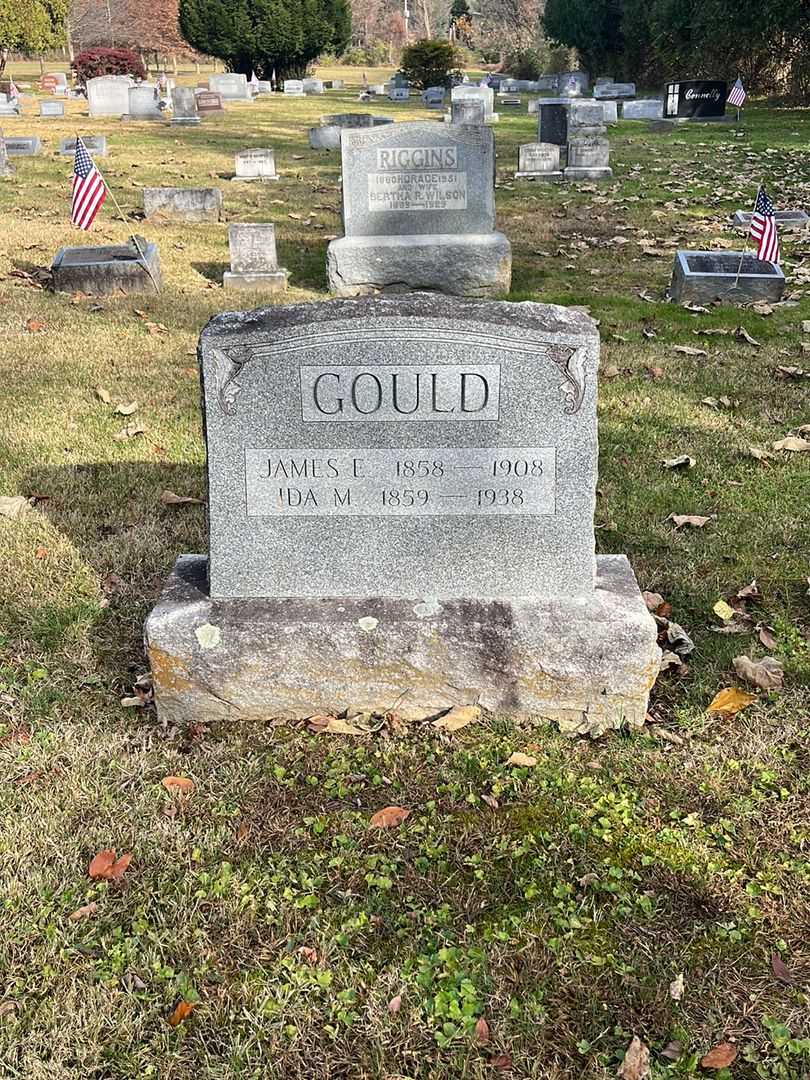 Ida M. Gould's grave. Photo 2