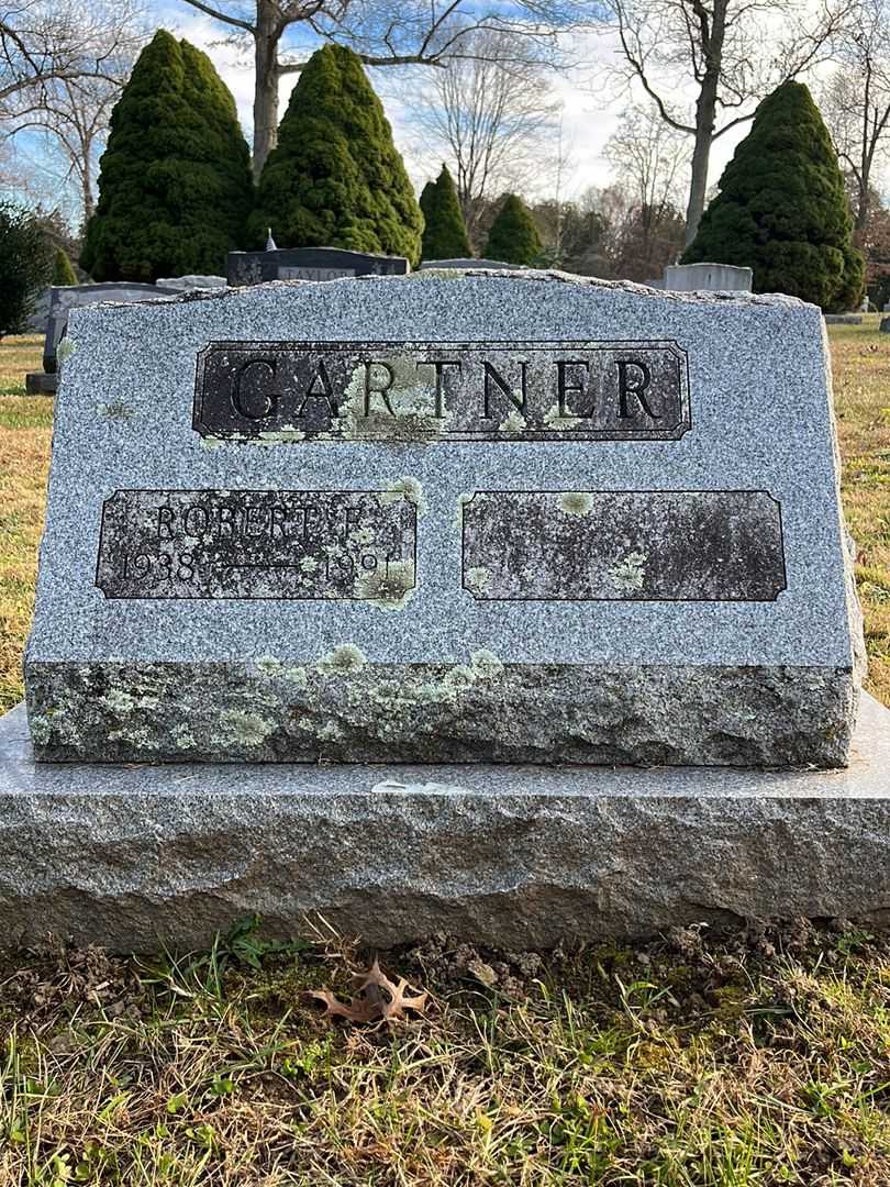 Robert F. Gartner's grave. Photo 1