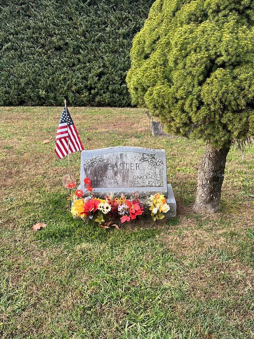 Grace F. Easter's grave. Photo 2