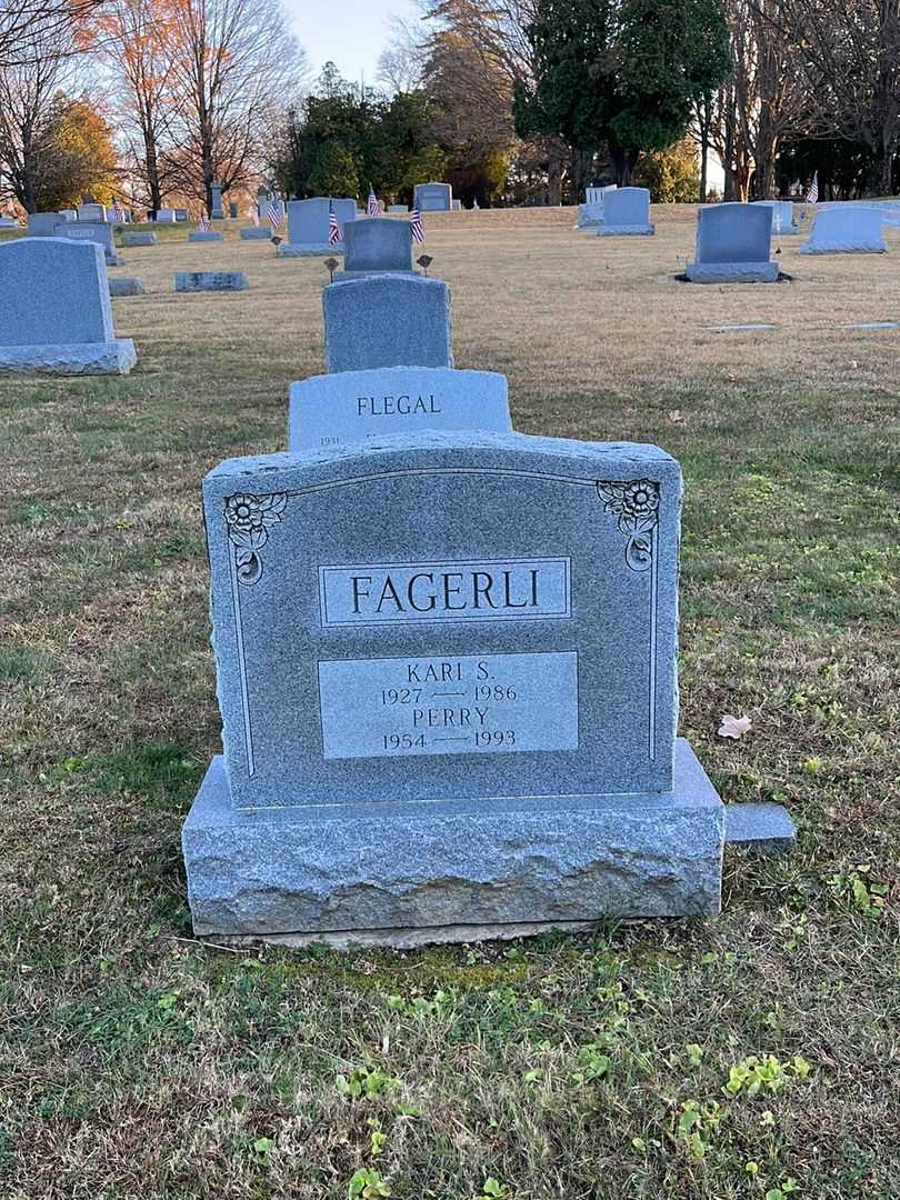 Perry Fagerli's grave. Photo 2