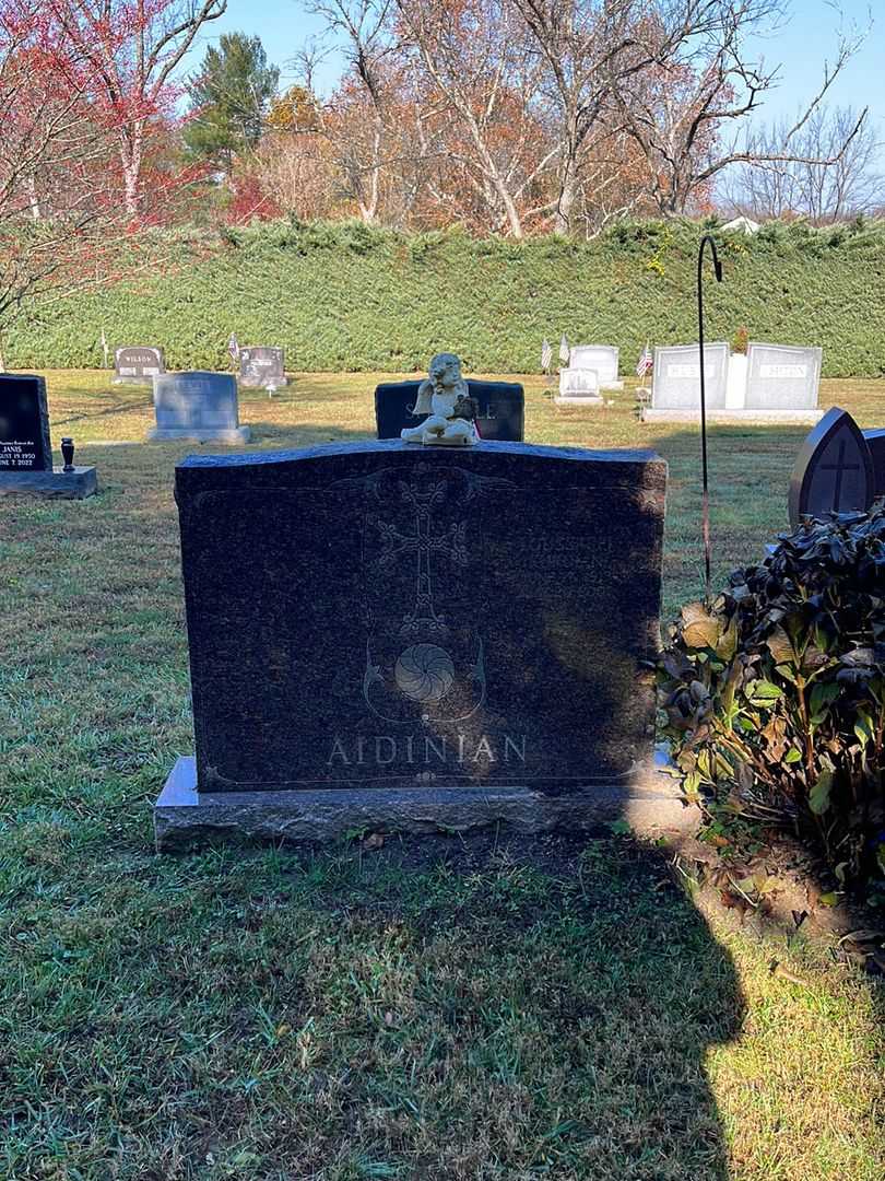 Loussarpi Kurdian Aidinian's grave. Photo 2