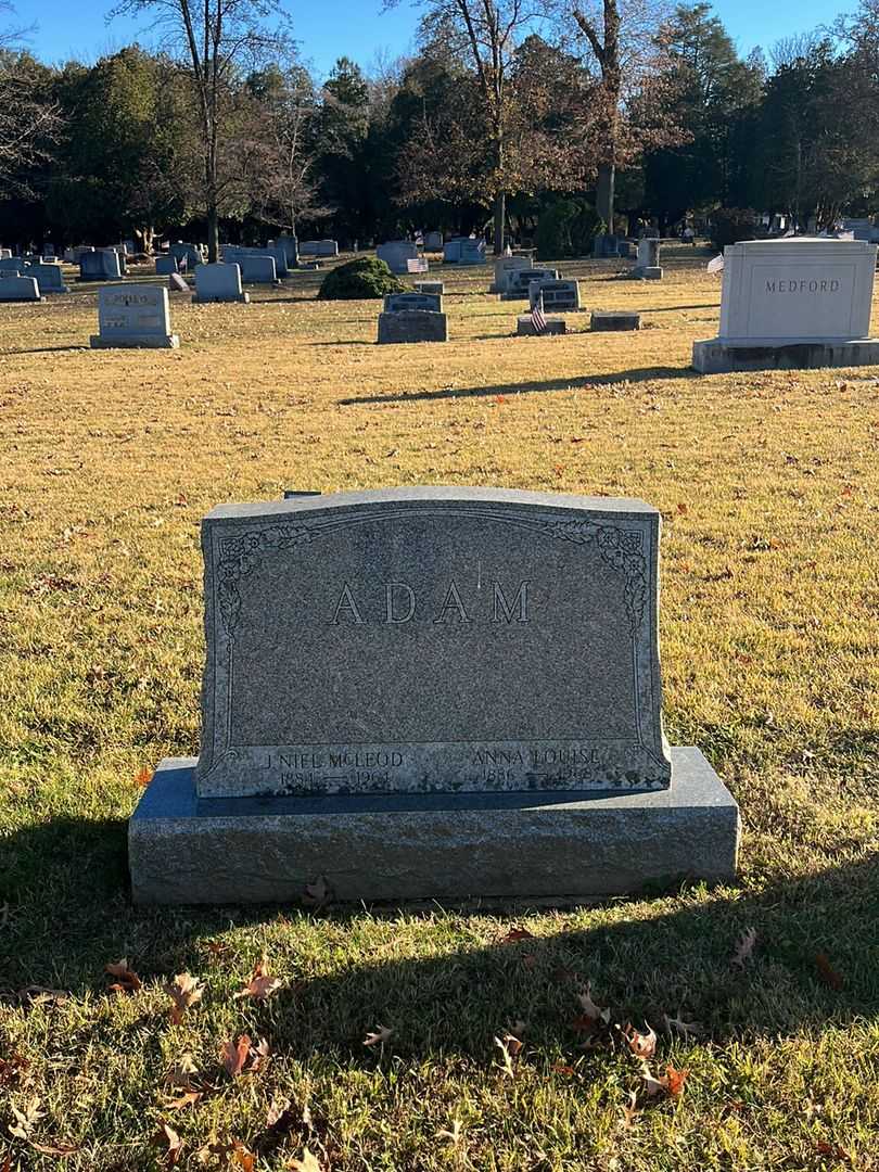Anna Louise Adam's grave. Photo 2