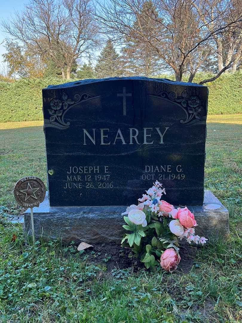 Joseph E. Nearey's grave. Photo 1